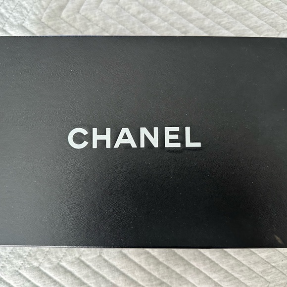 CHANEL MARY JANE CLASSIC PUMPS. SIZE 8 - Picture 6 of 6